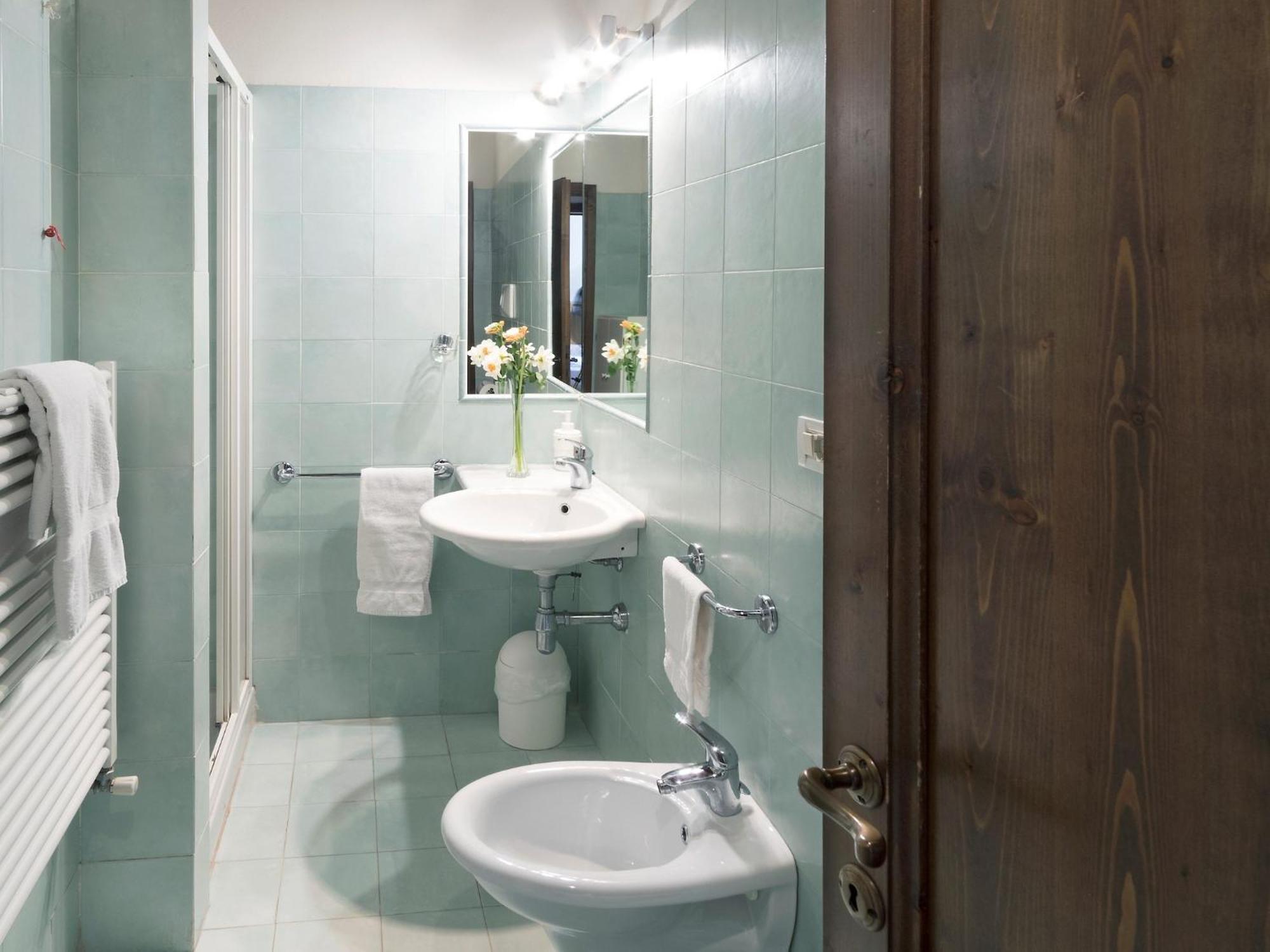 Pleasant With Swimming Pool Garden Bbq Parking Apartment