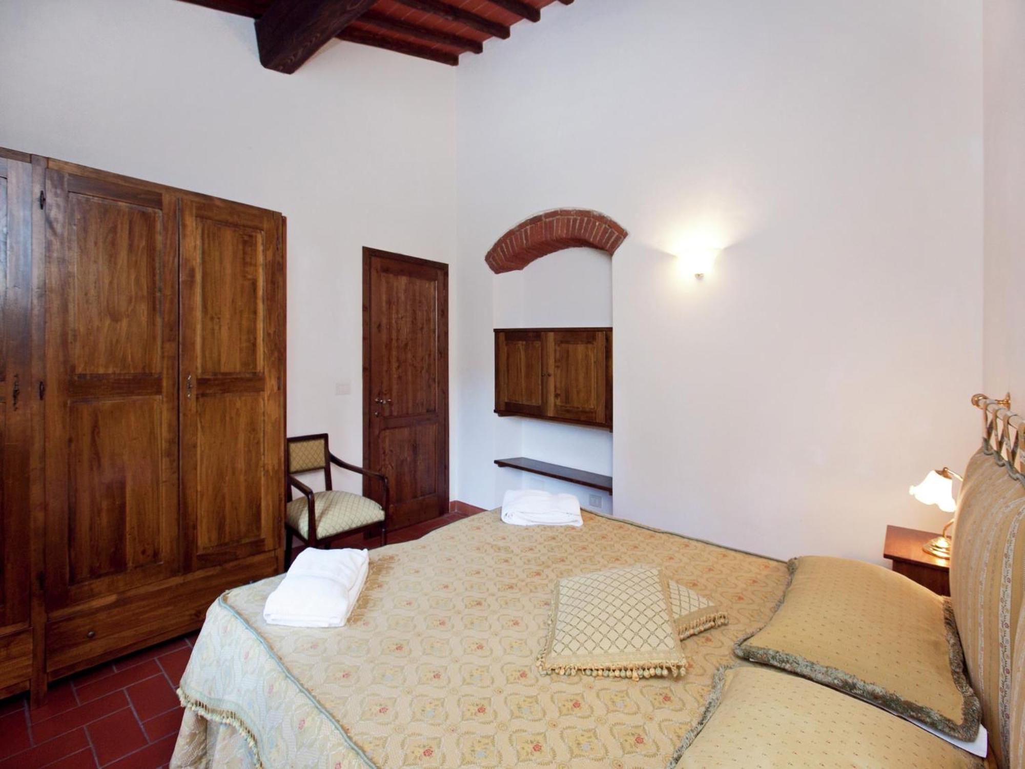 Apartment Pleasant With Swimming Pool Garden Bbq Parking