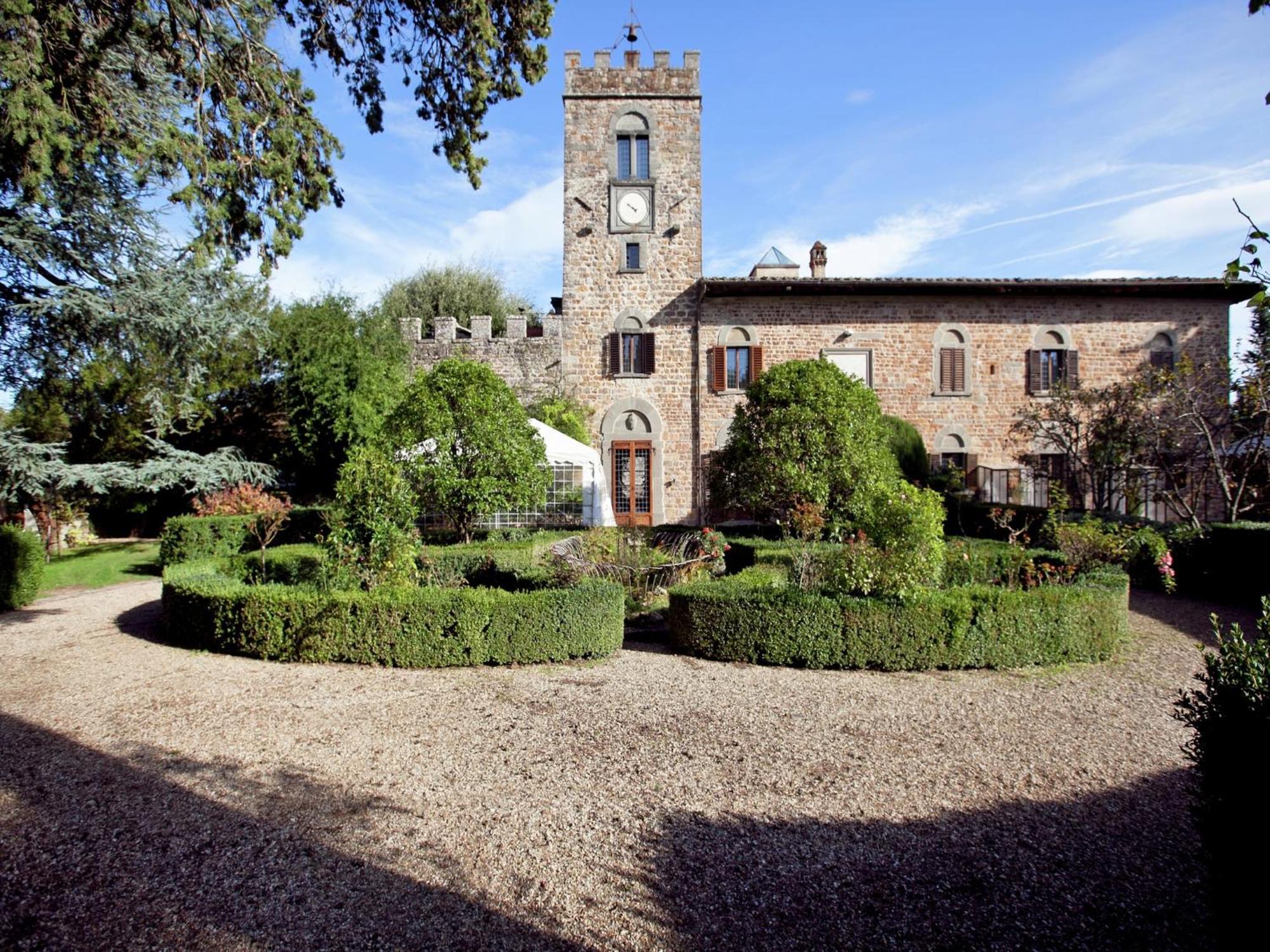 Pleasant With Swimming Pool Garden Bbq Parking *