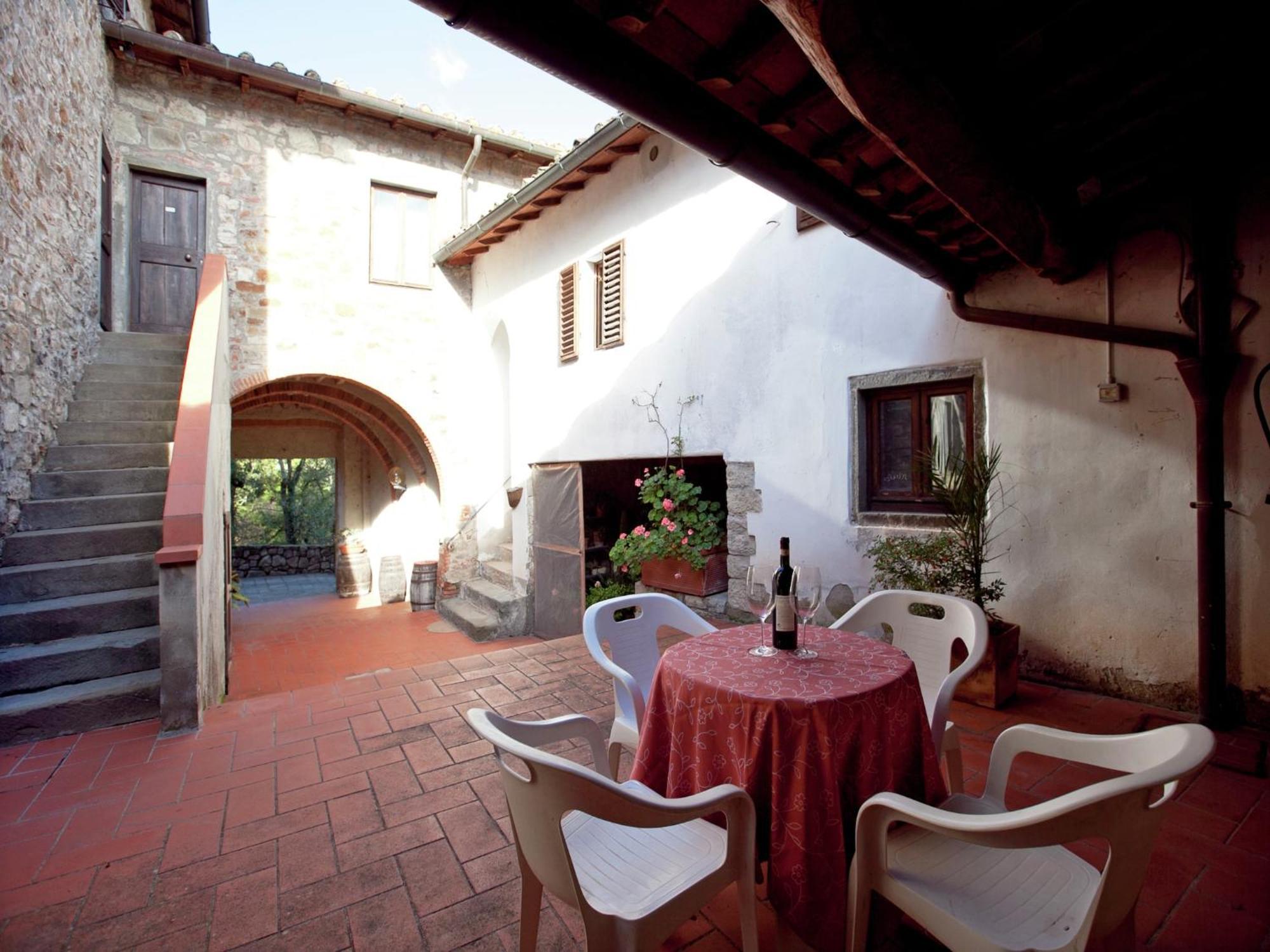 Pleasant With Swimming Pool Garden Bbq Parking *