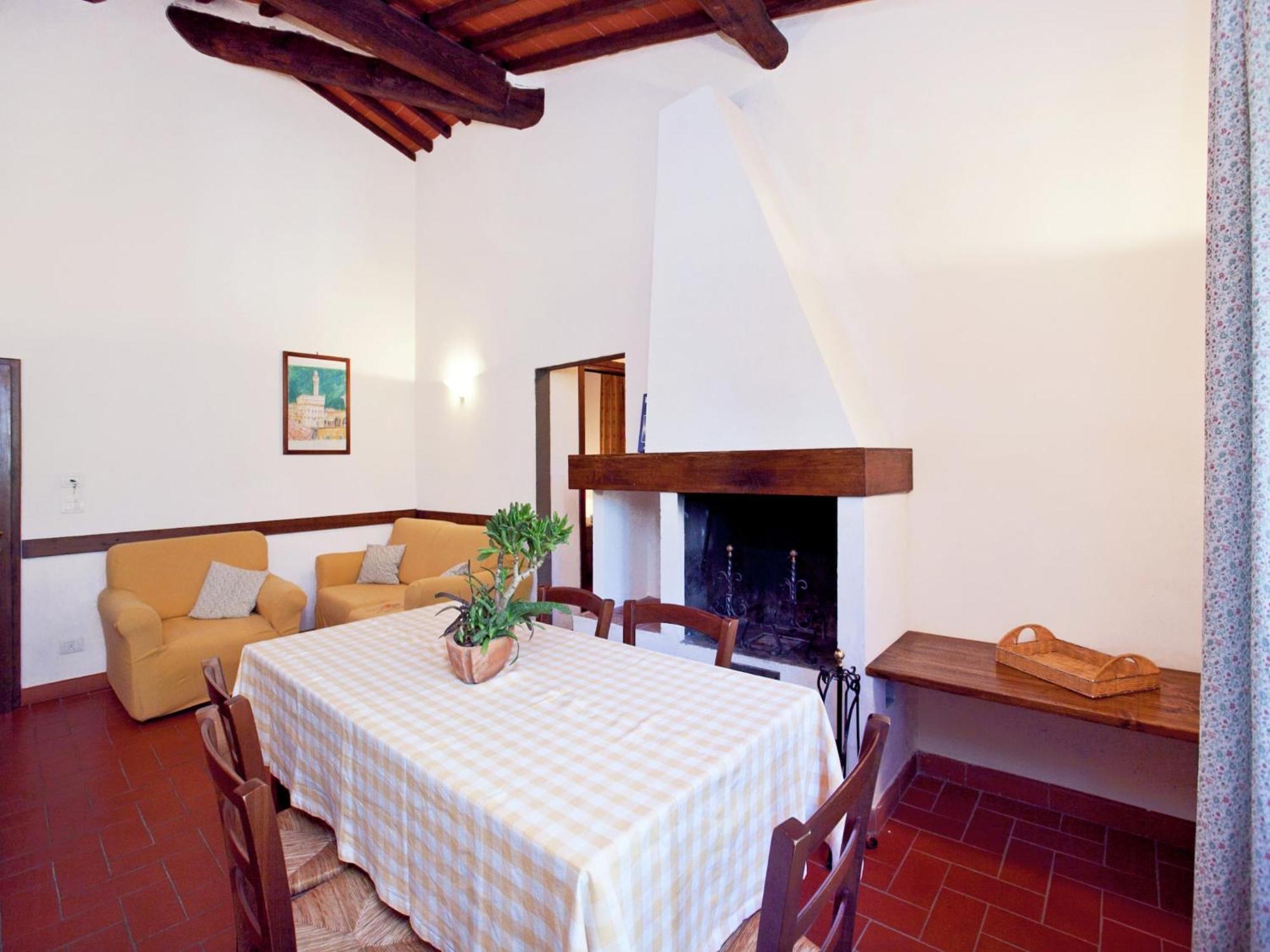 Apartamento Pleasant With Swimming Pool Garden Bbq Parking Lucolena in Chianti