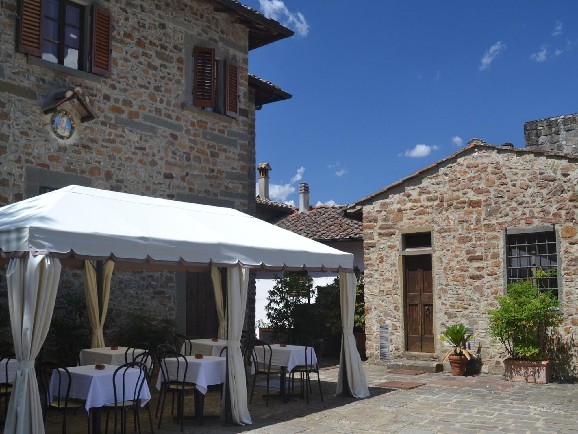 Apartamento Pleasant With Swimming Pool Garden Bbq Parking
