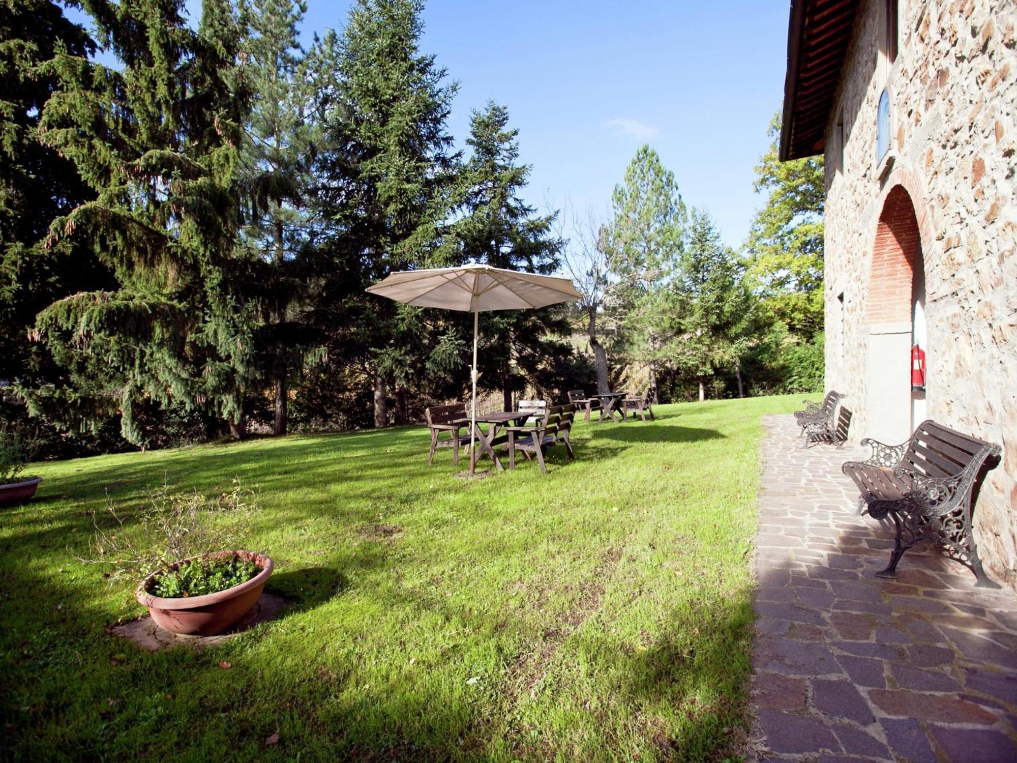 Pleasant With Swimming Pool Garden Bbq Parking Apartamento Lucolena in Chianti
